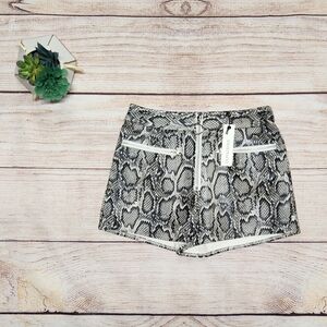 NEW!!! Women's snake print shorts Sz.S